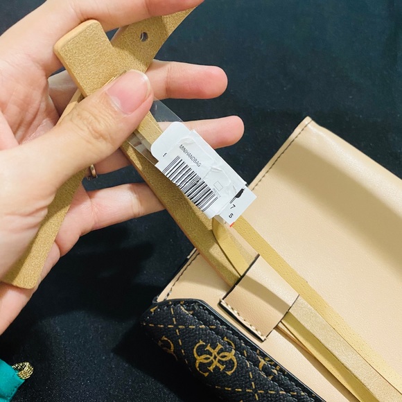 Guess Waist Bag - Picture 8 of 8